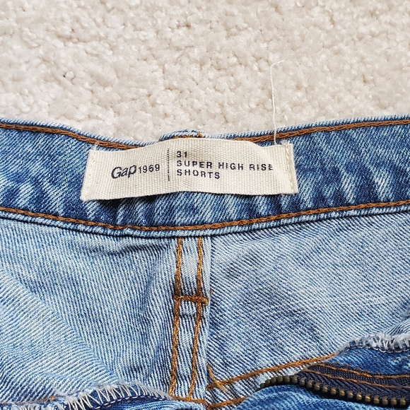 Gap 1969 Super High Rise Shorts - size 31 - Picture 3 of 3
